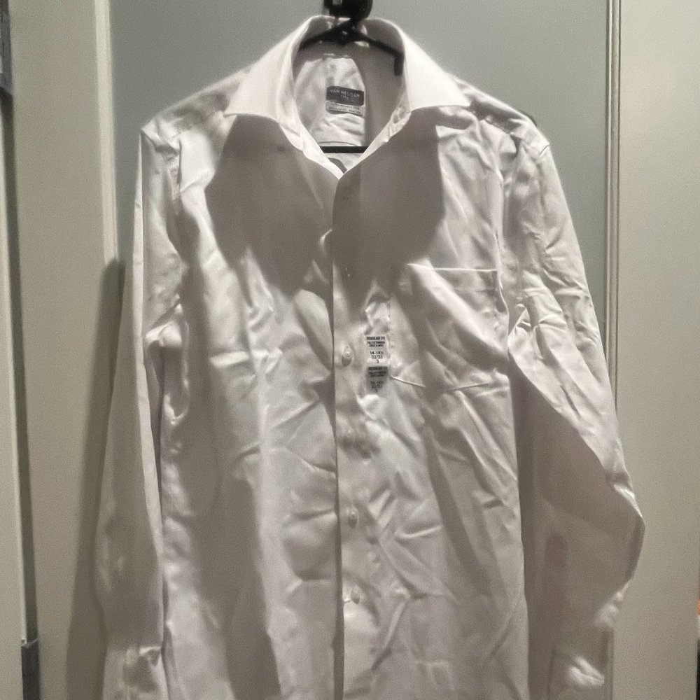 NWT Van Heusen Dress Shirt, Reg fit 32/33
